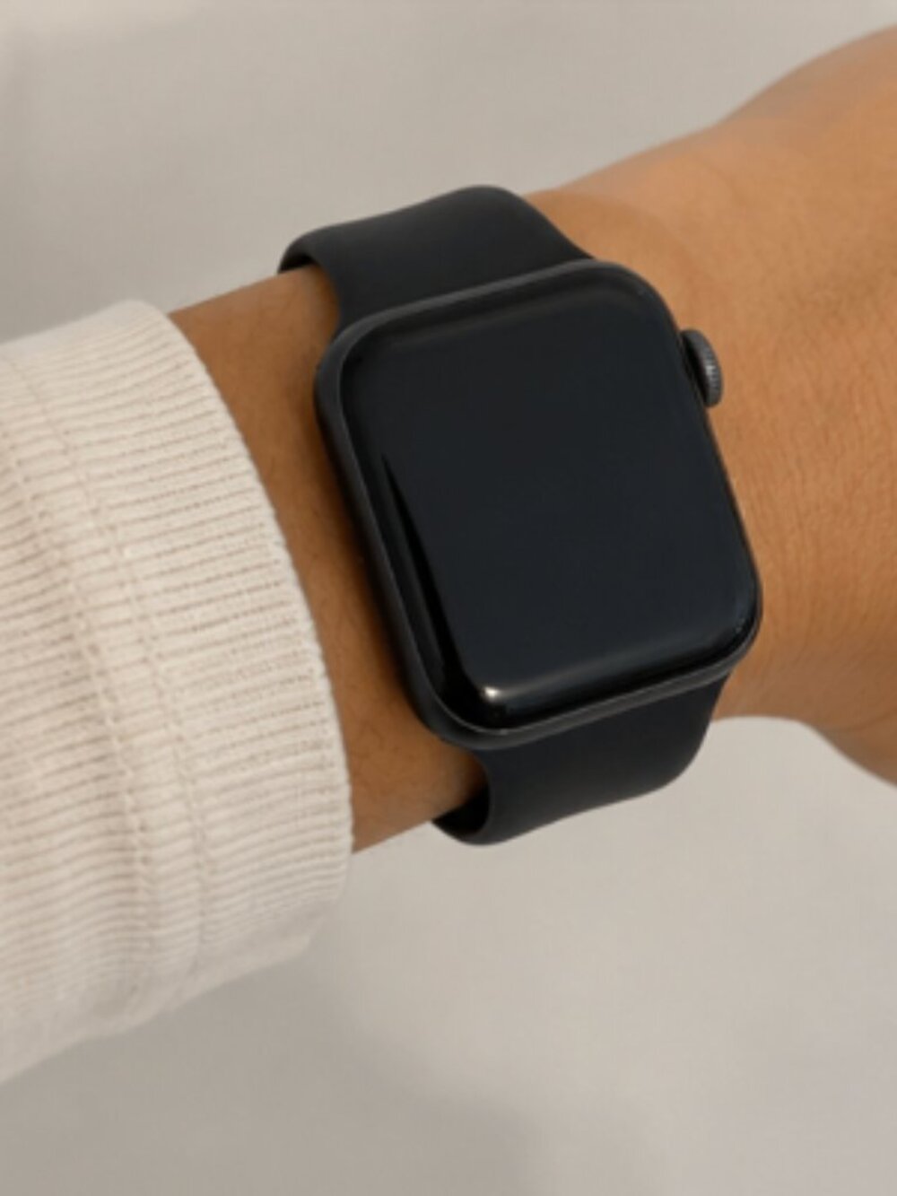 Apple Watch Series 4 40mm Aluminum Black Sport Band